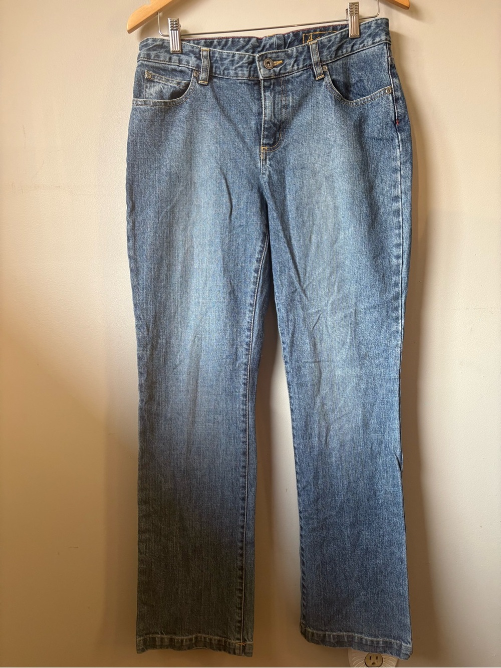 Columbia Straight Leg Blue Jeans Gold Embroidery, women’s Sz 8.